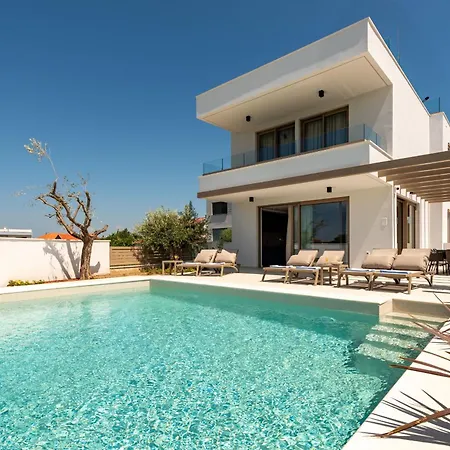 Mare Zadarvillas Вилла *